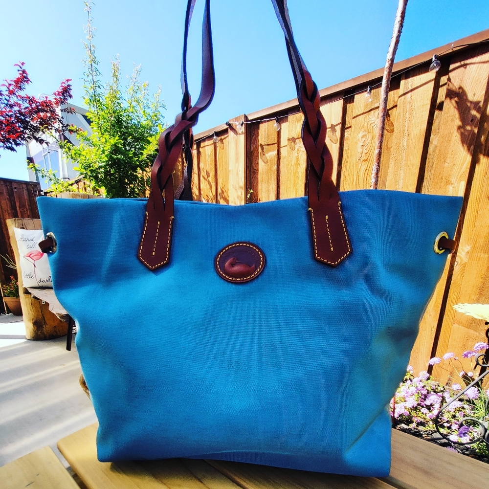 Dooney & Bourke Tote